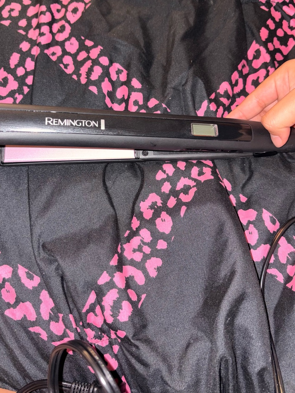 Remington Black Flat Iron with Pink Plates